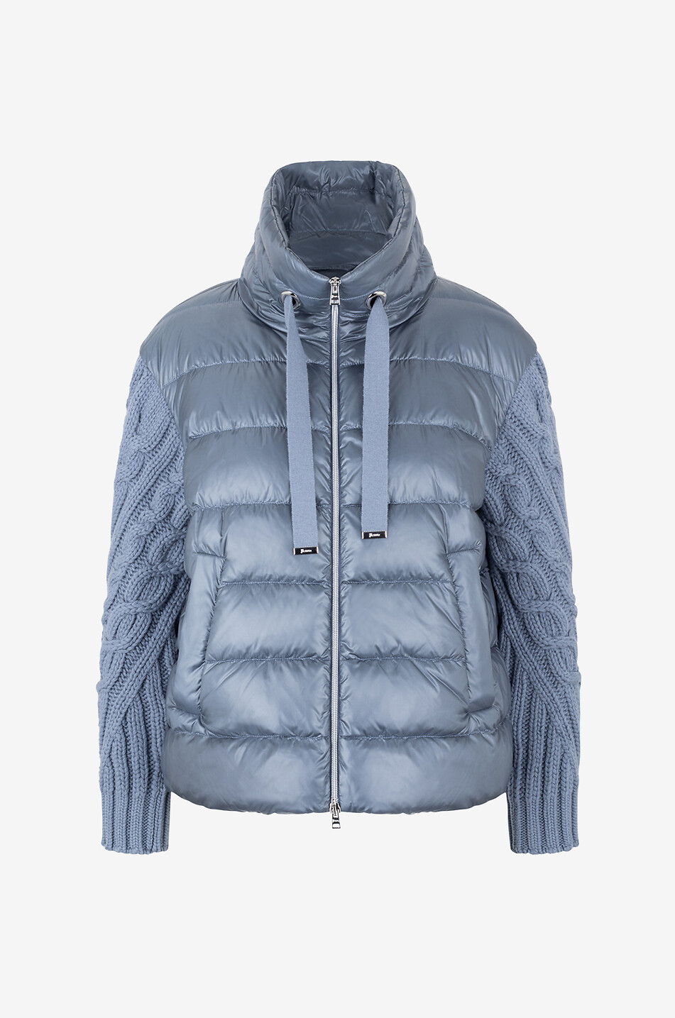 Cape aus Ultra Light-Nylon und Infinity Braid-Strick Resort