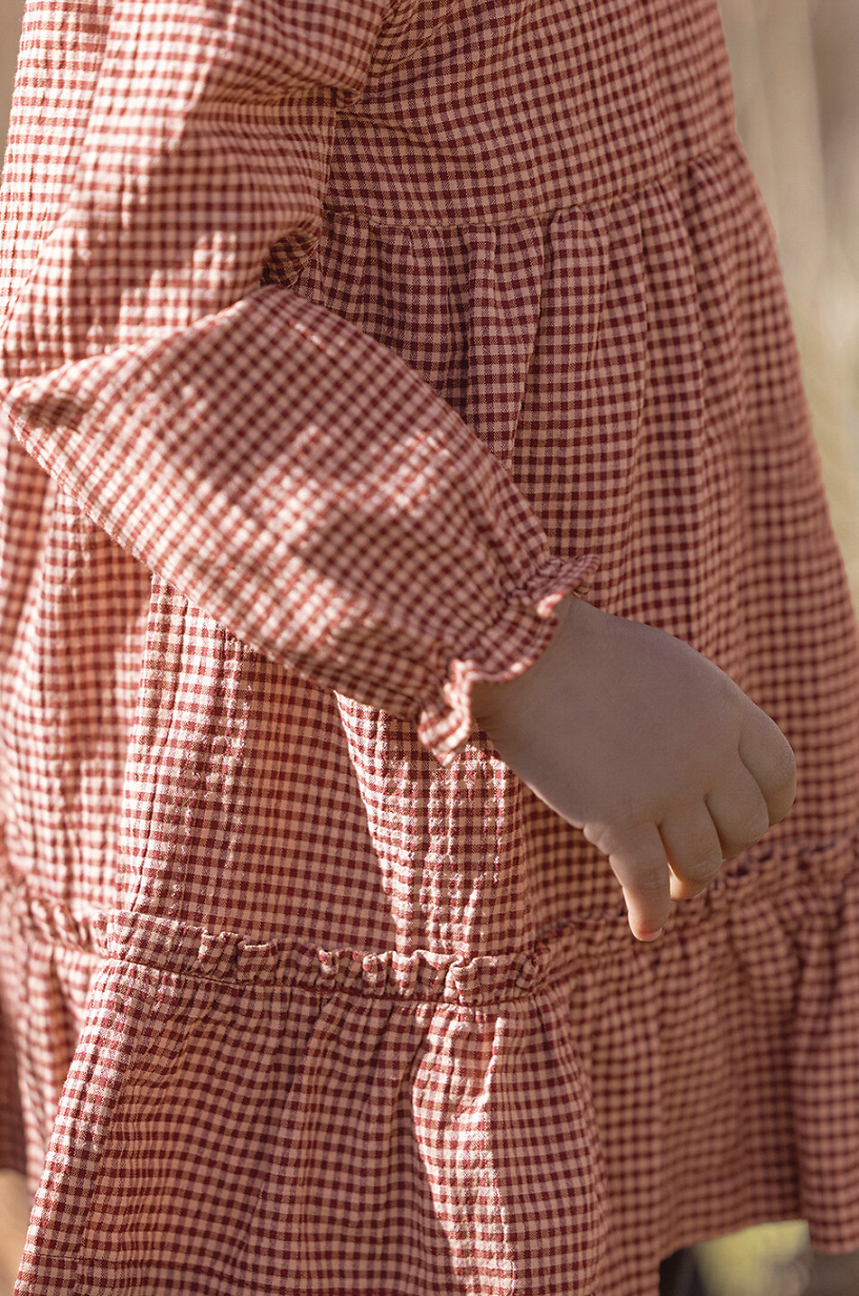 Kleid für Babys mit Vichykaros und Lochstick-Kragen