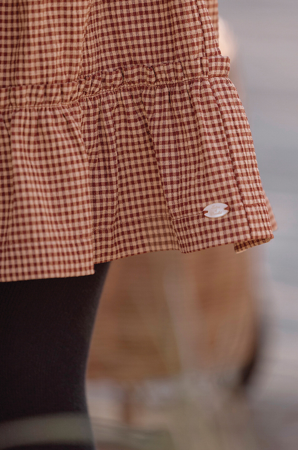 Kleid für Babys mit Vichykaros und Lochstick-Kragen