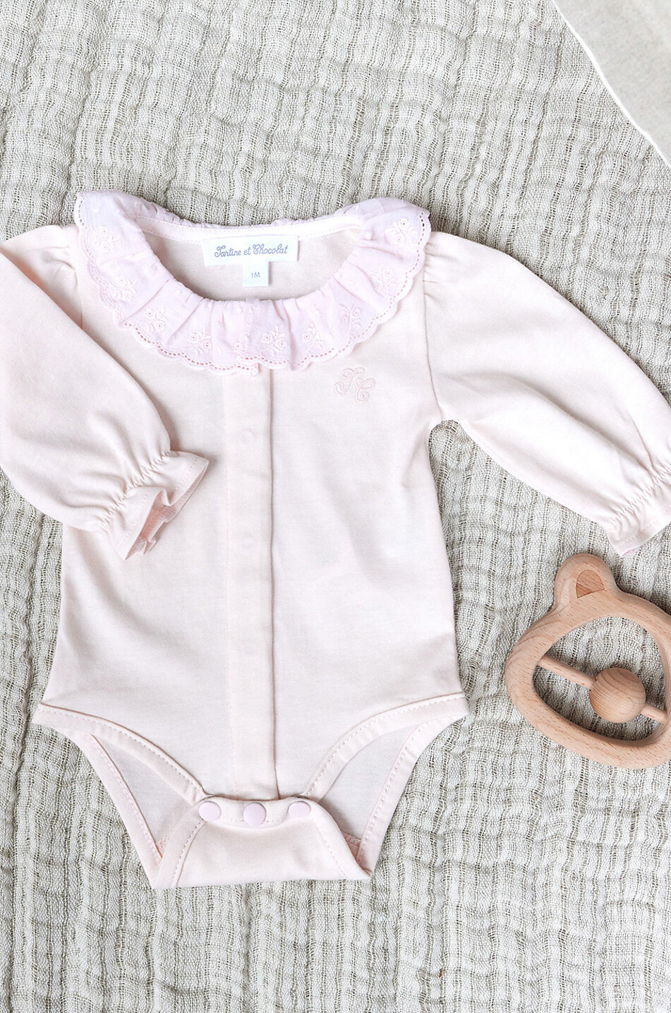 Openwork-embroidery adorned collar long-sleeved baby body