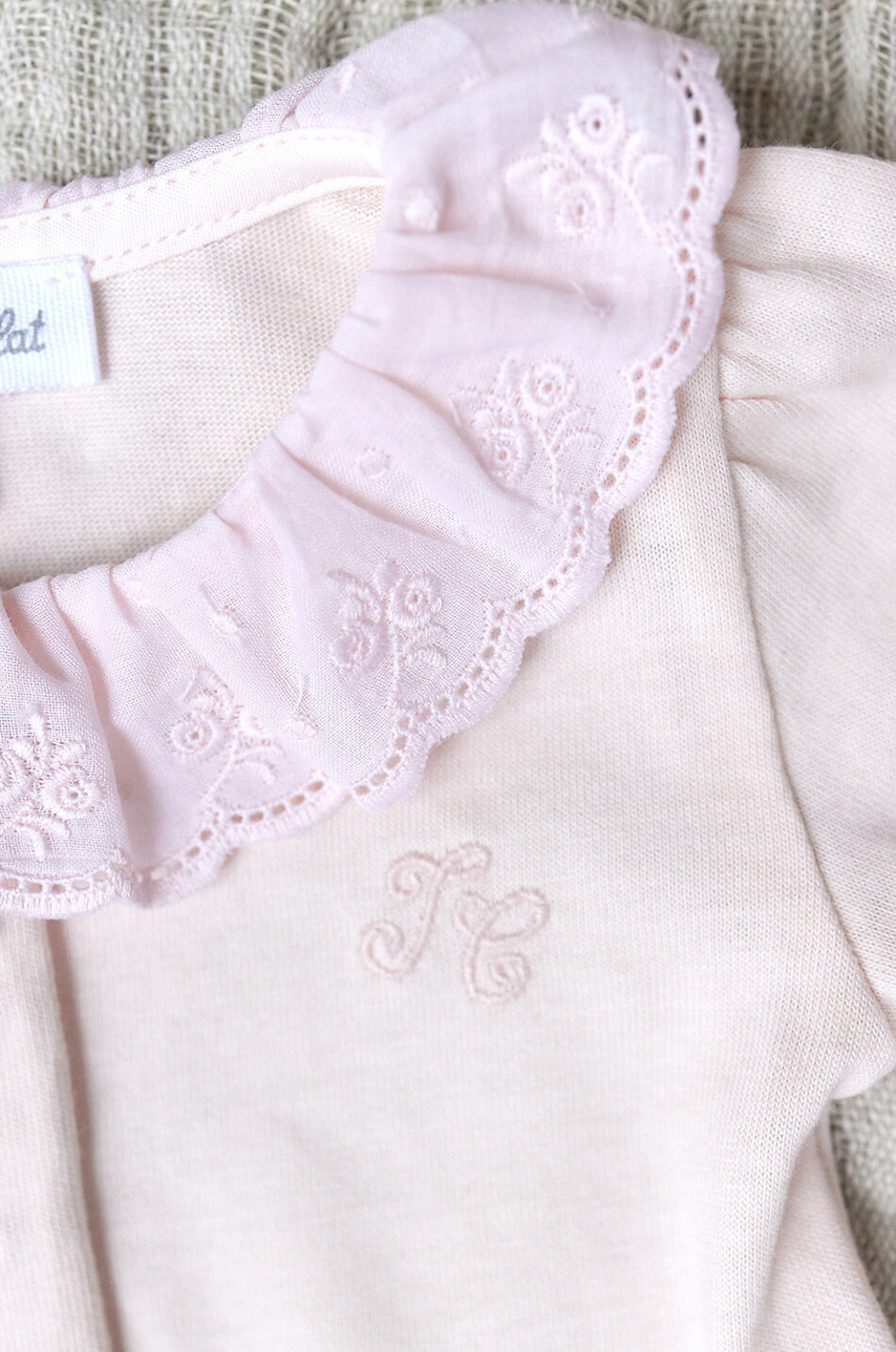 Openwork-embroidery adorned collar long-sleeved baby body