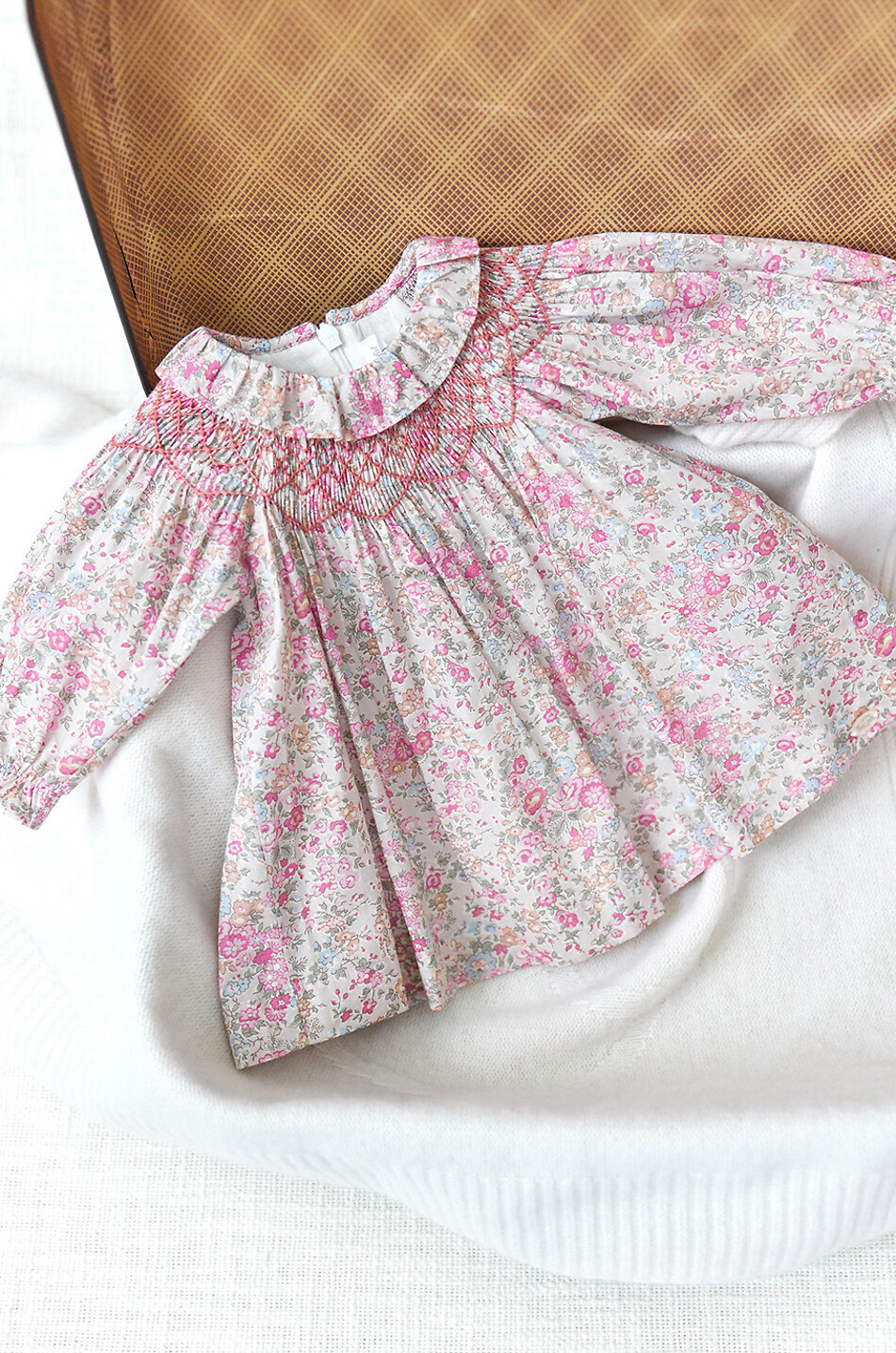 Gesmoktes geblümtes Babykleid