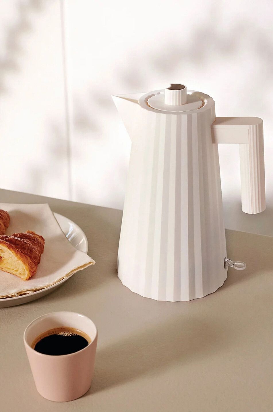 ALESSI Bouilloire blanche Plissé MDL06 Maison BLANC 3