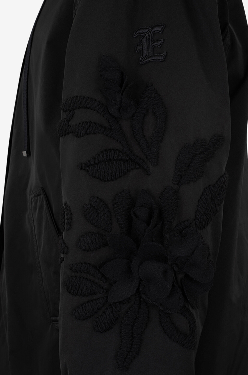 Wattierter Nylon-Parke mit Blütenstickereien