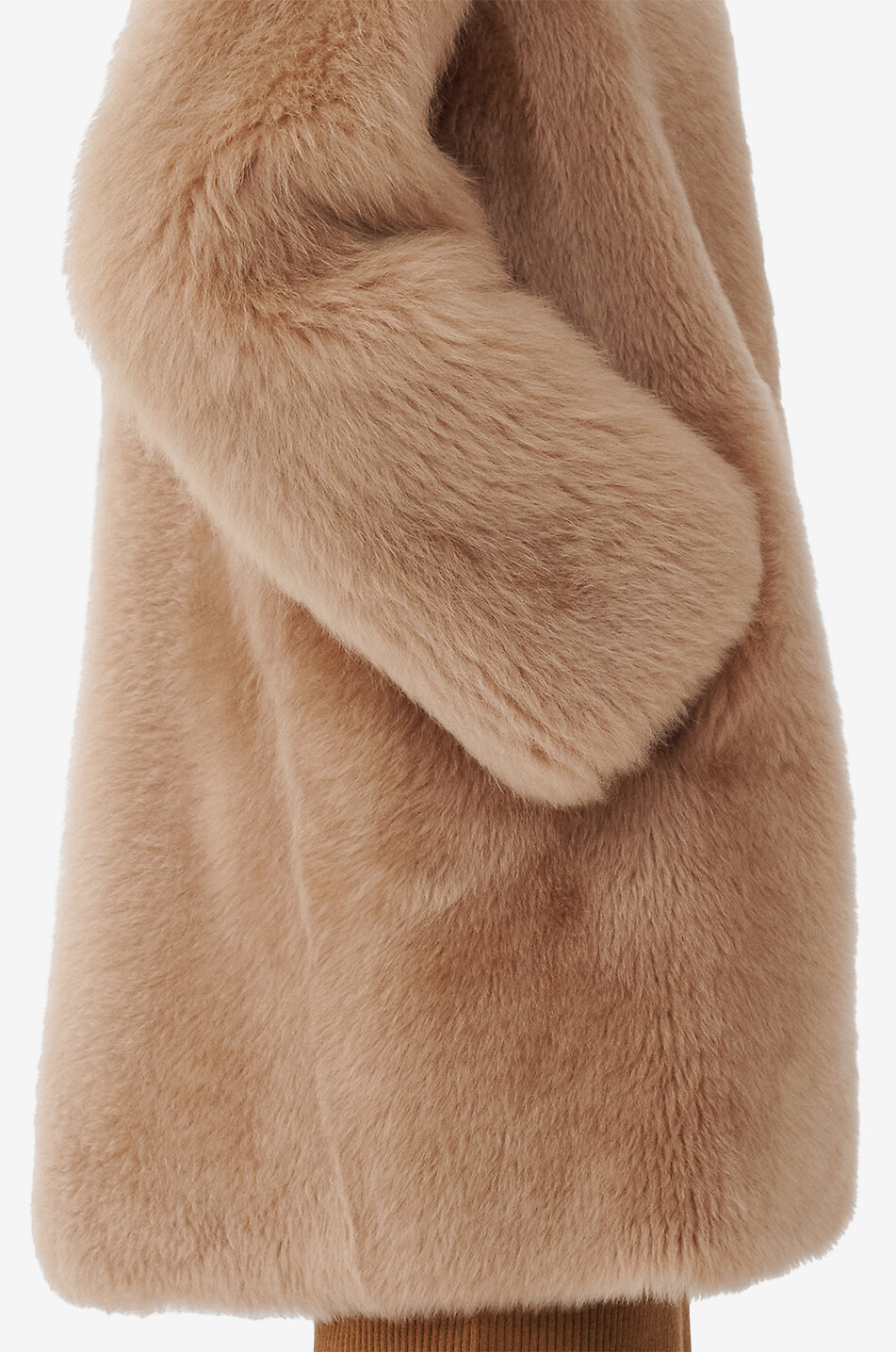 Manteau en peau lainée à col rond