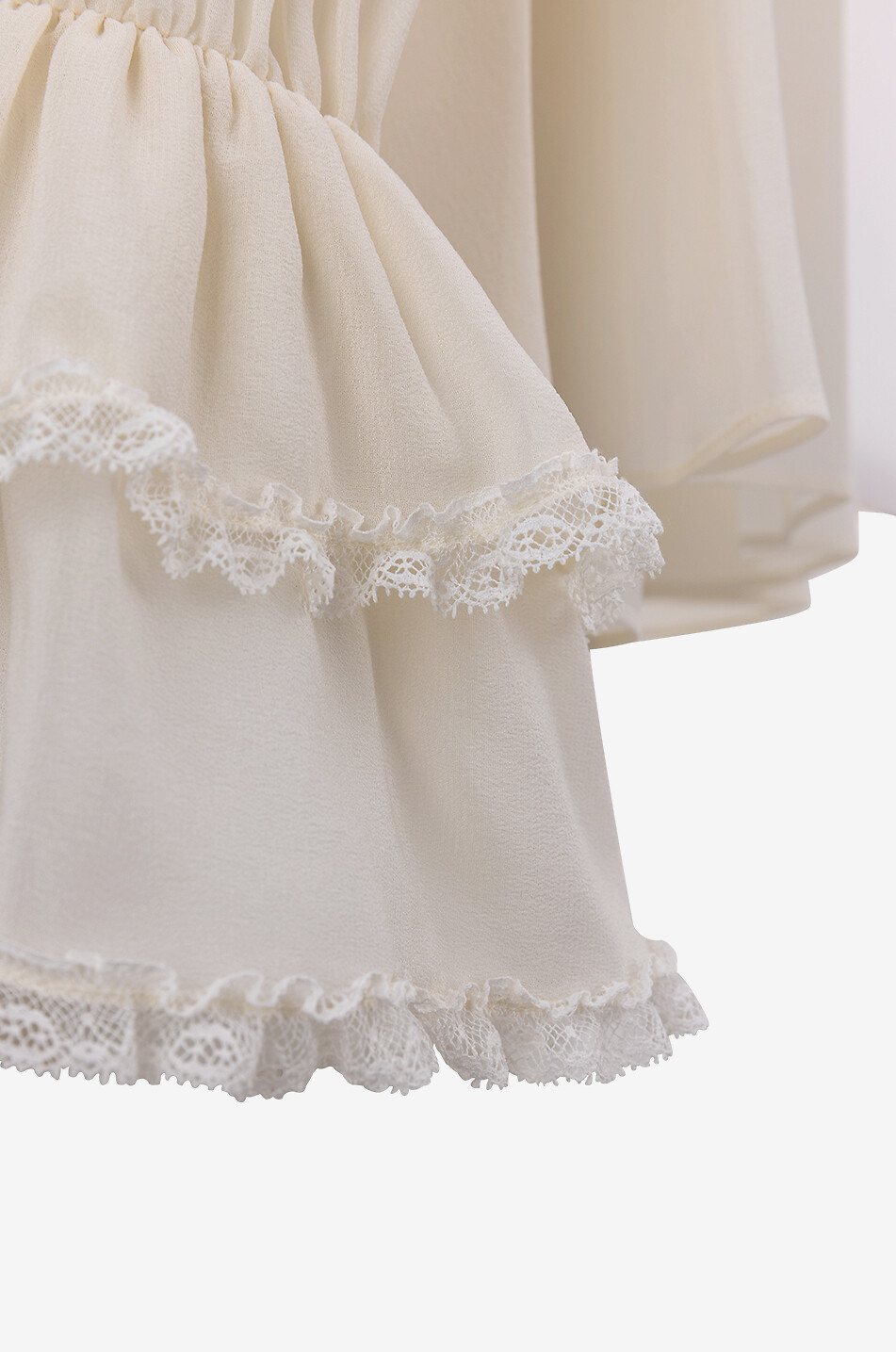 CHLOE Seidengeorgette-Bluse mit Rüschenmanschetten und Spitze Damen WEISS 3