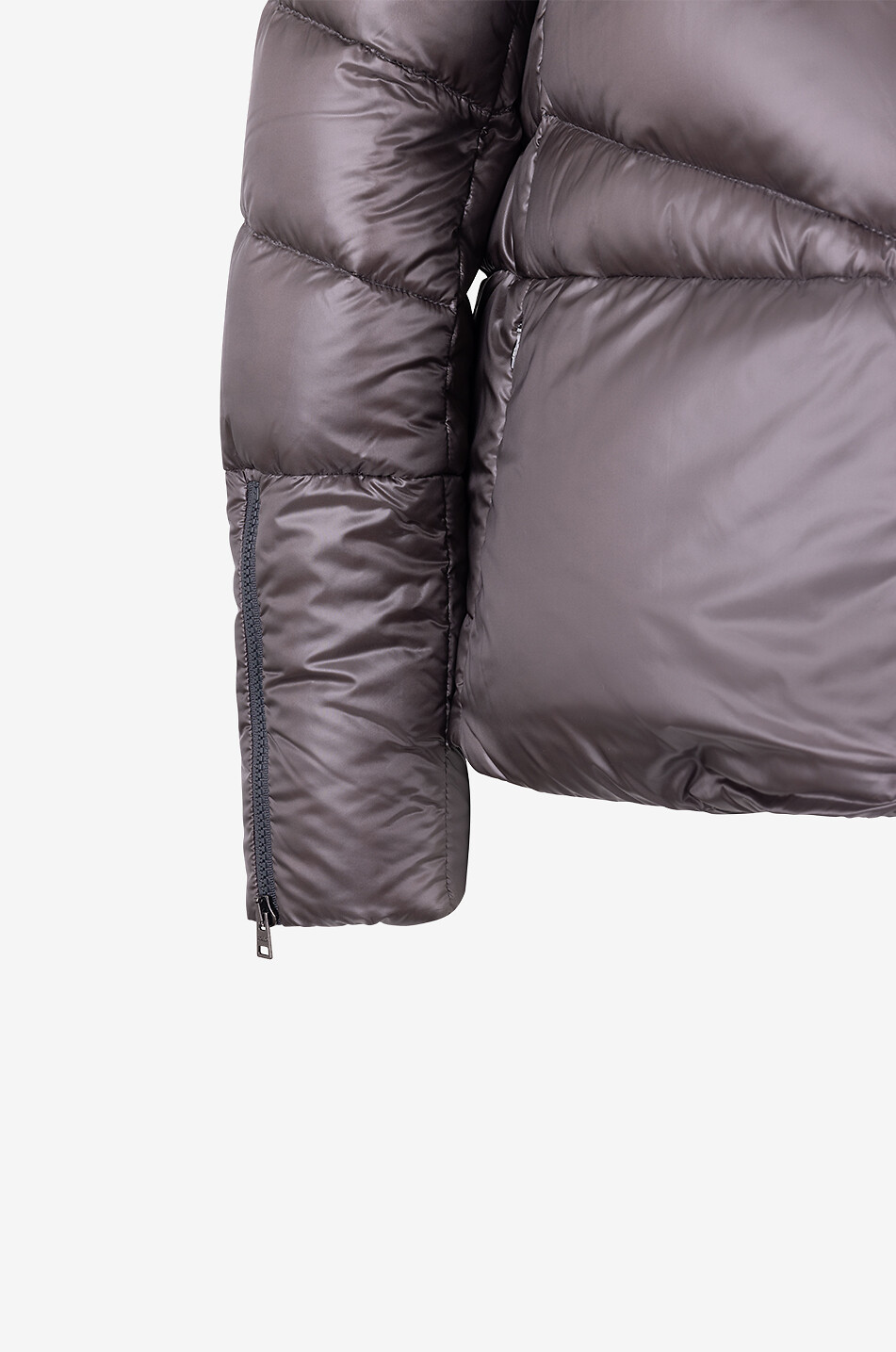 Kurze Daunenjacke mit Kapuze