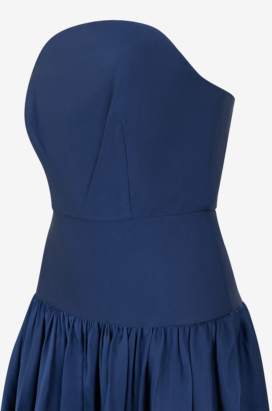 Langes schulterfreies ausgestelltes Taftkleid mit kurvigem Ausschnitt