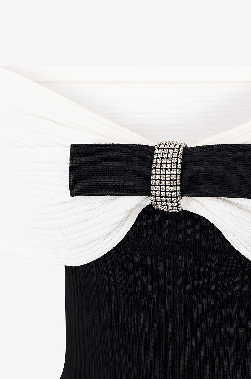 Schulterfreies Rippstrick-Top Bow