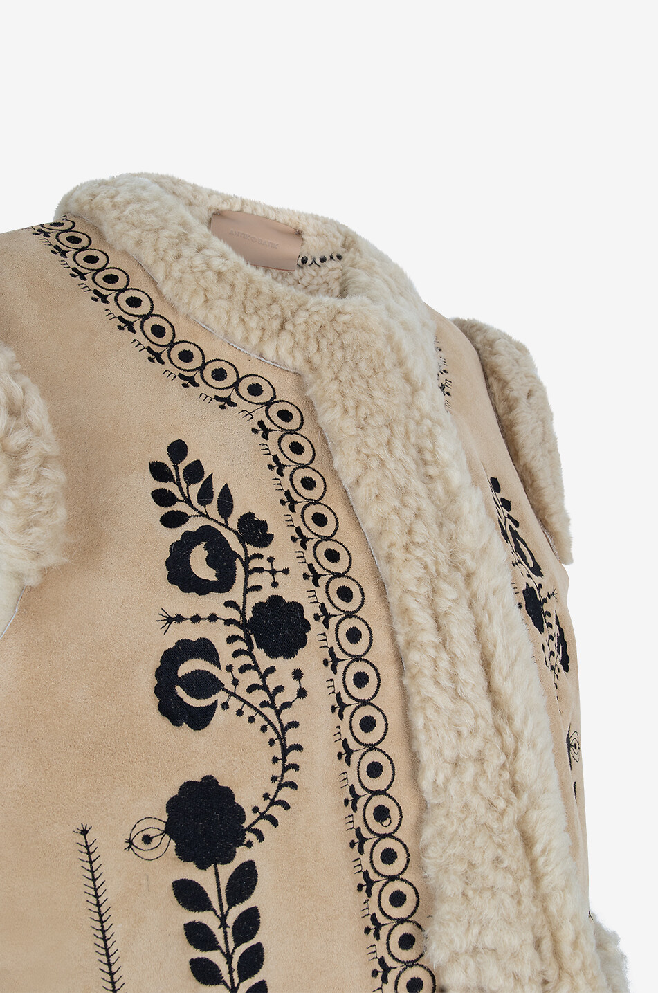 ANTIK BATIK Bestickte Shearling-Weste Dune Damen BEIGE 4