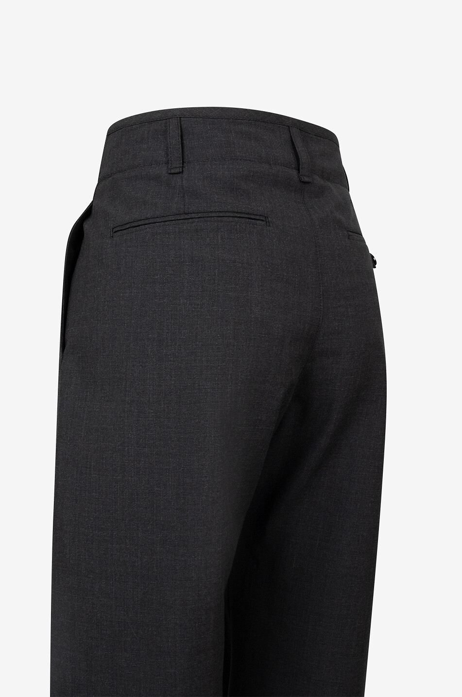 Pantalon carotte en laine Curved Volume Tailored