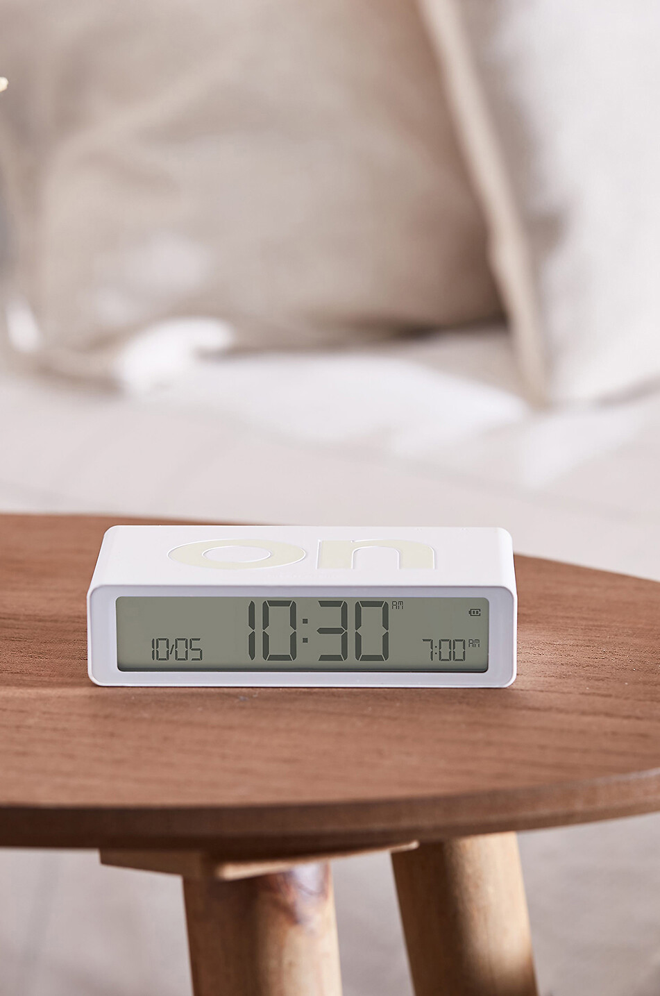 COMPUTERWORKS Lexon Flip Classic reversible alarm clock Home WHITE 3
