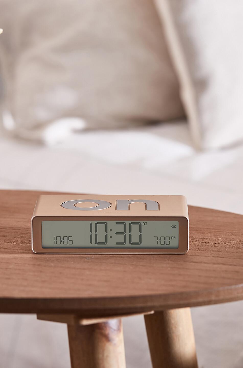 COMPUTERWORKS Lexon Flip Classic reversible alarm clock Home GOLDEN 5