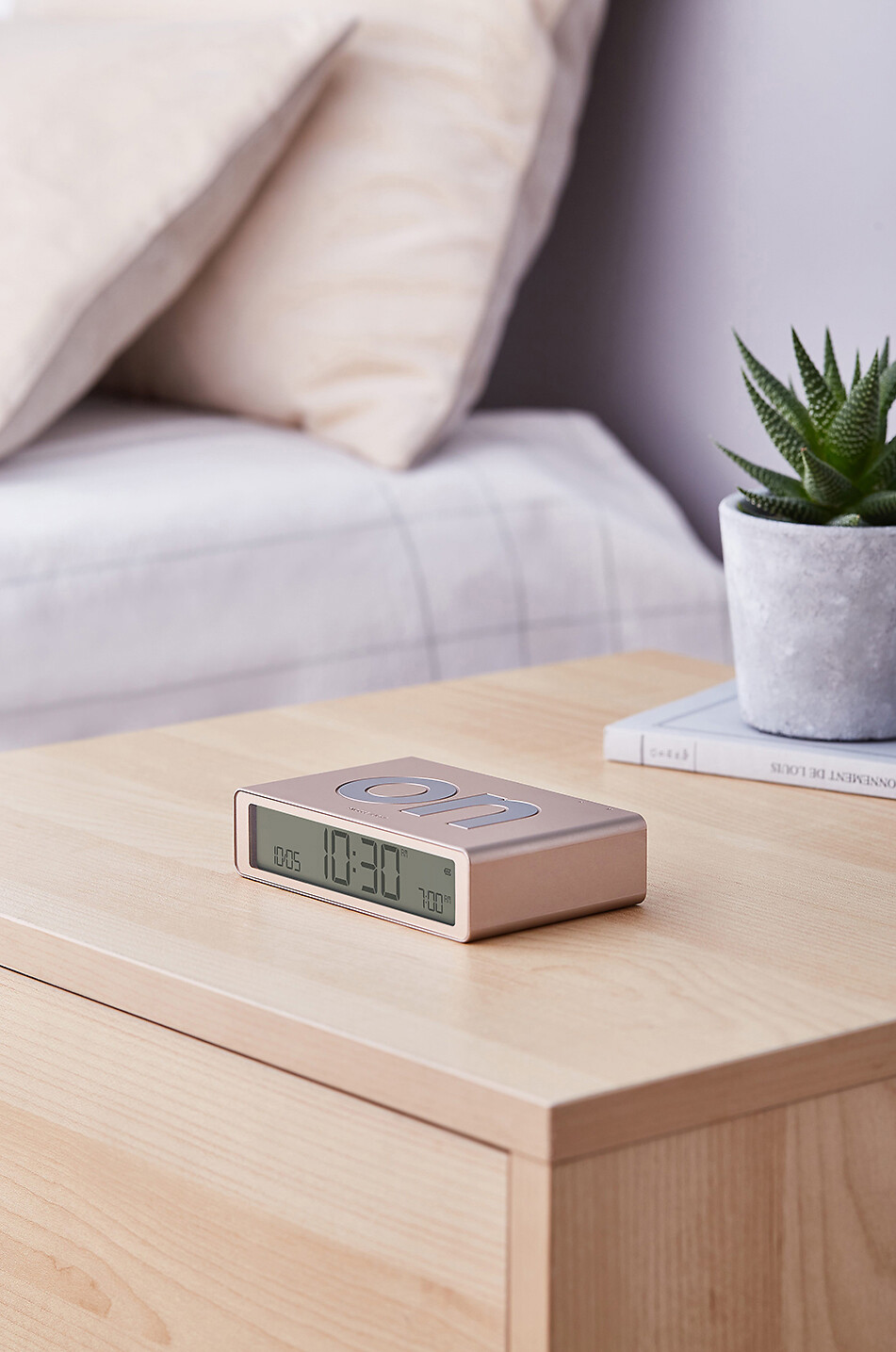 COMPUTERWORKS Lexon Flip Classic reversible alarm clock Home GOLDEN 3