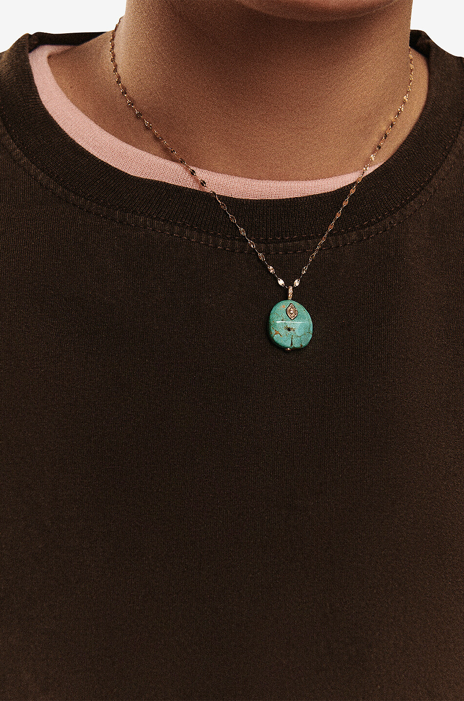 Collier en or jaune orné de turquoise et de diamant Arles