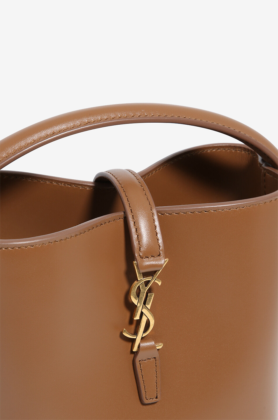 SAINT LAURENT PARIS Mini sac seau en cuir lisse Le 37 Femme MARRON 6