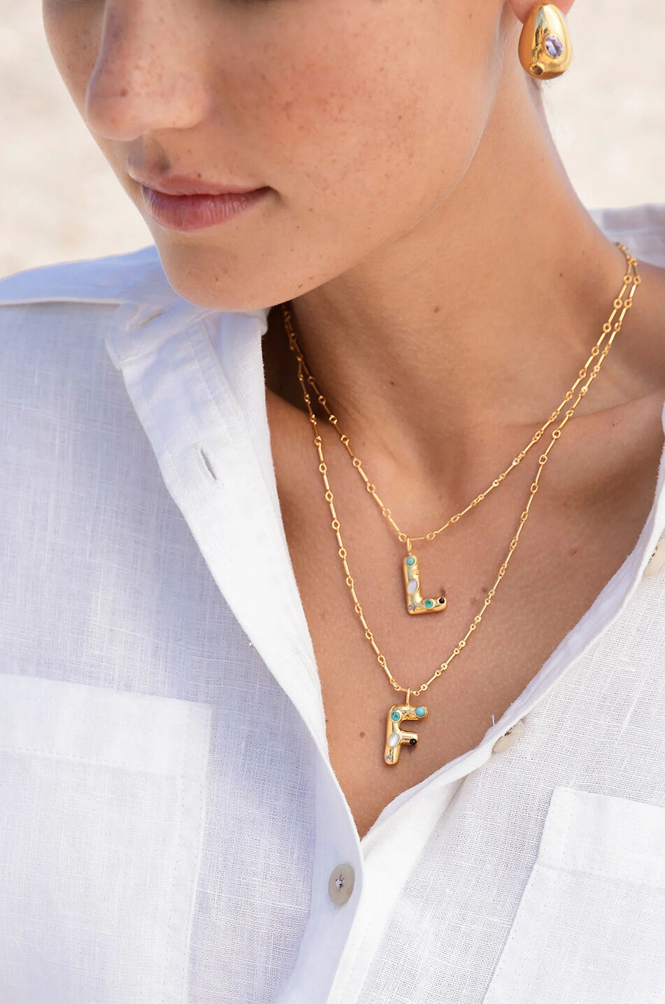 LIZZIE FORTUNATO Pendentif en laiton plaqué or et pierres Confetti Letter - F Femme DORE 2