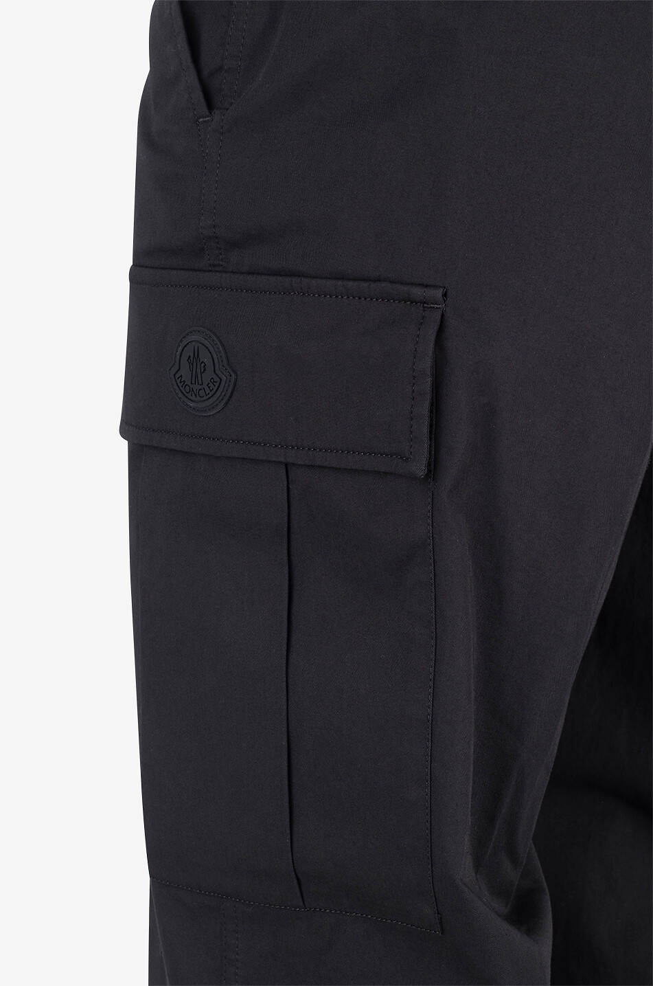MONCLER Pantalon cargo slim en gabardine stretch Matt Black Homme NOIR 3
