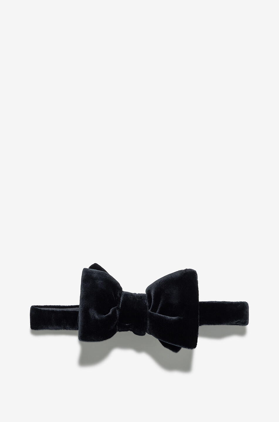 Velvet bow tie