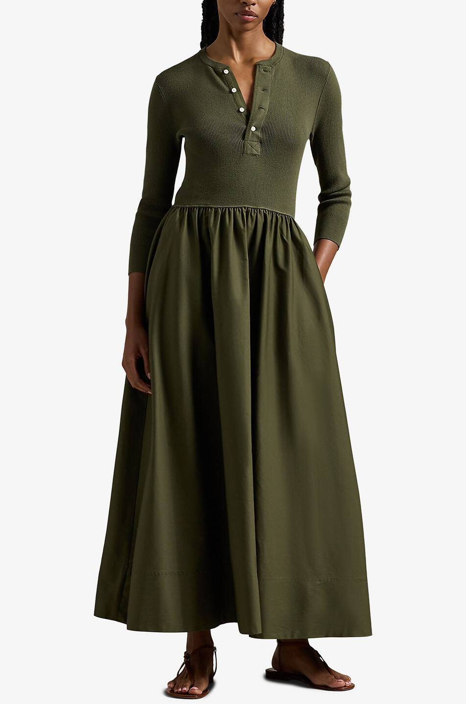 Langes ausgestelltes Strick- und Popelinekleid