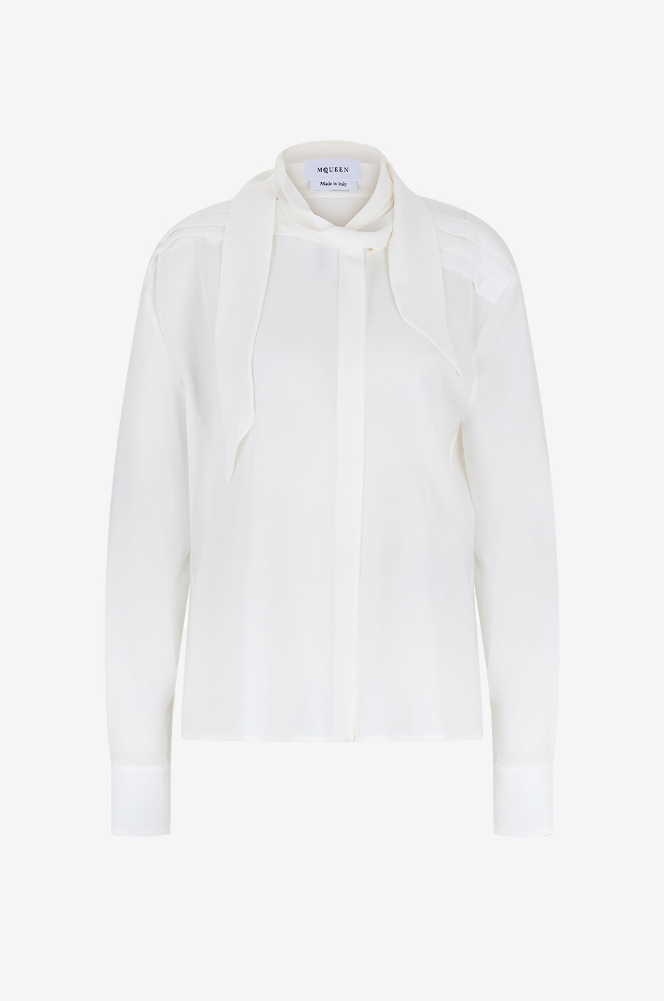 Chemise en georgette de soie à nervures et lavallière