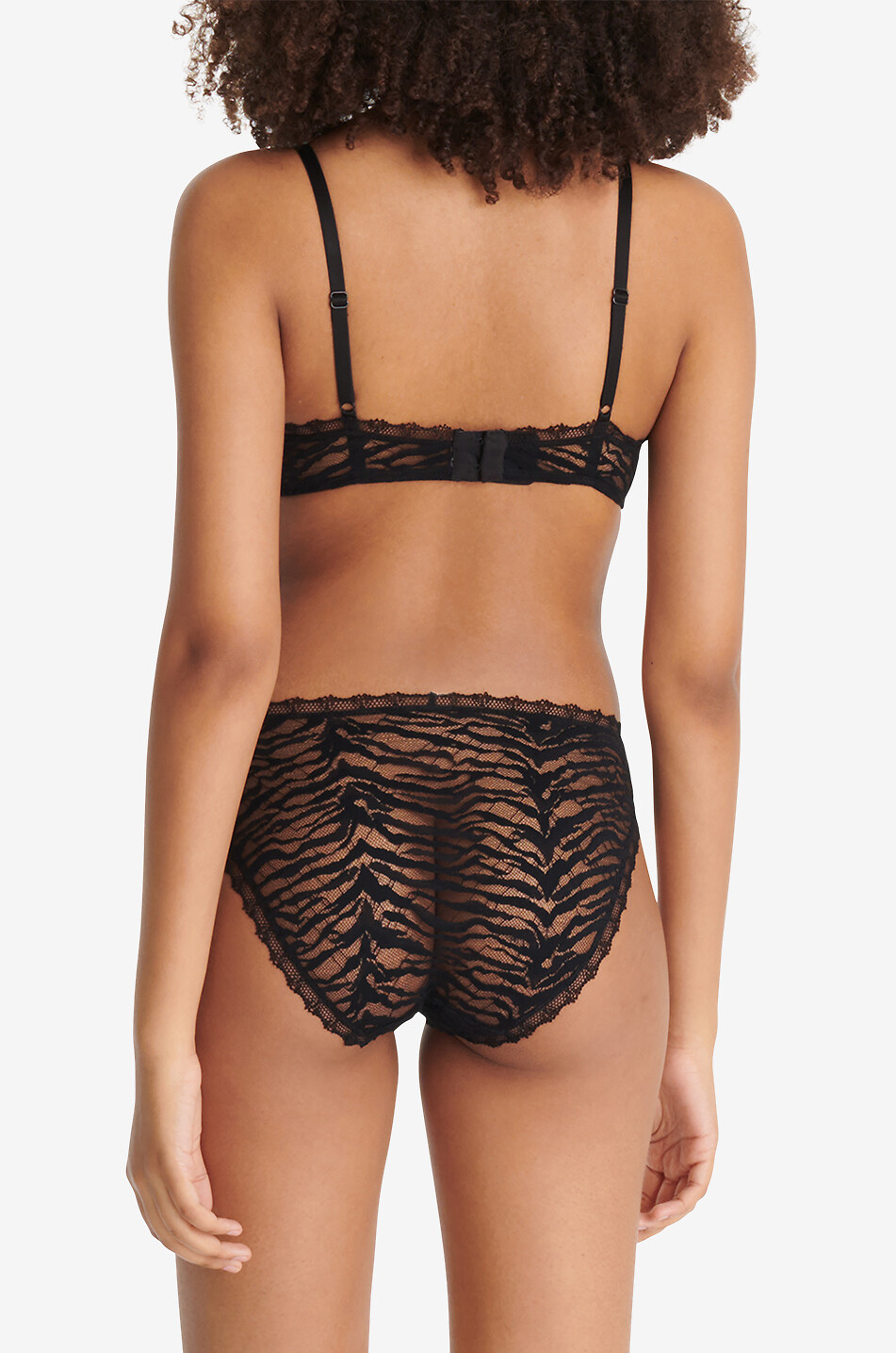 Soutien-gorge à armatures en dentelle Lointain