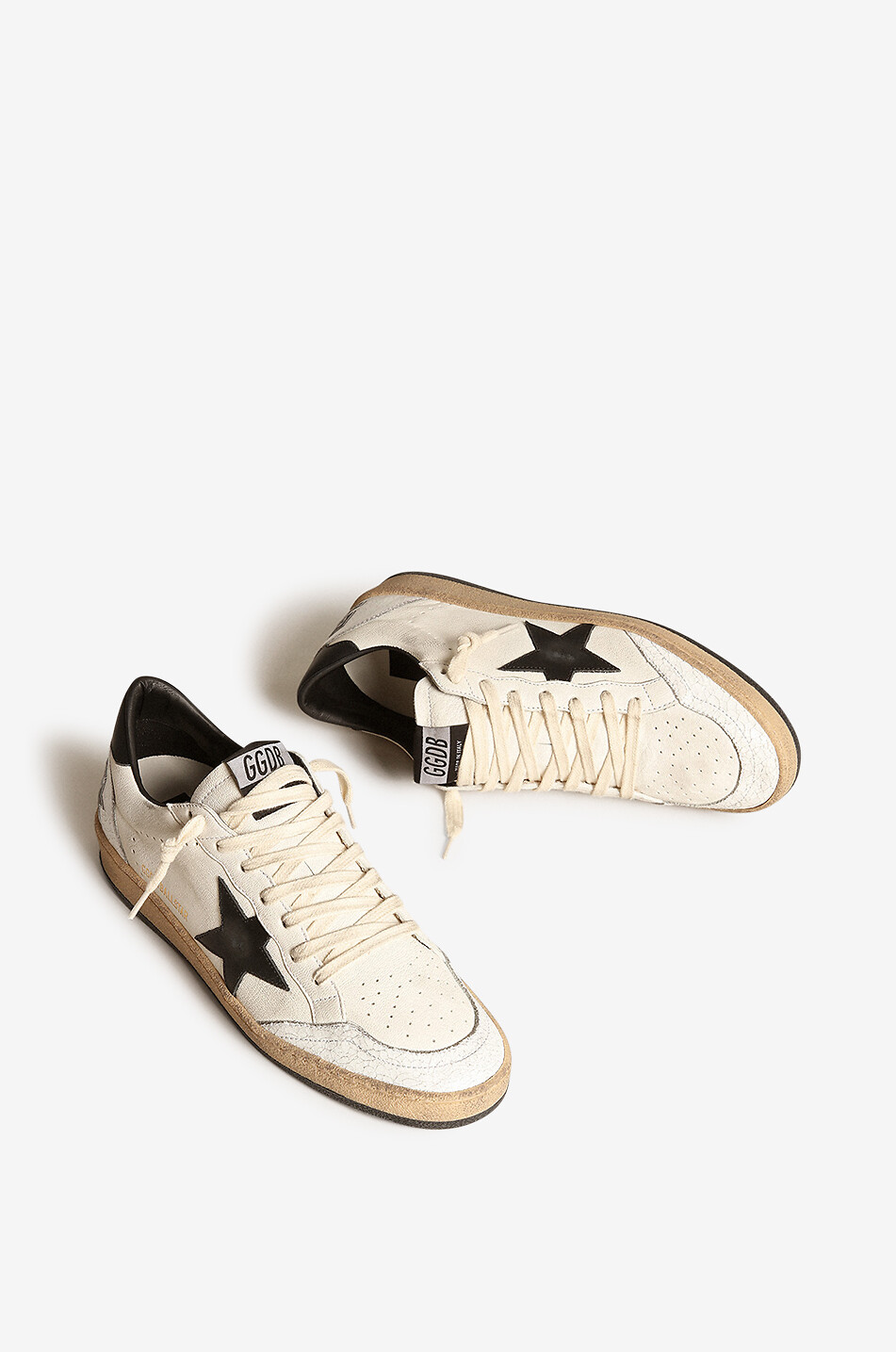 GOLDEN GOOSE Niedrige Sneakers aus genarbtem Leder mit schwarzem Stern Ball Star Herren CREMEFARBEN 5