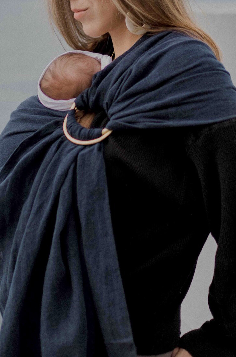 JOLI NOUS Baby-Tragetuch aus Leinen Ring Sling Marine Baby DUNKELBLAU 3