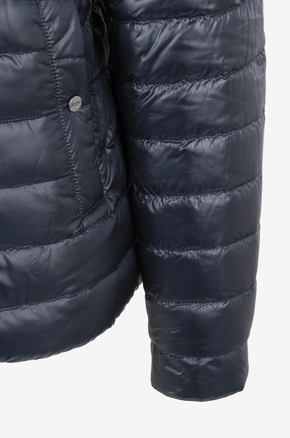 Kurze leichte wendbare Daunenjacke mit Stehkragen