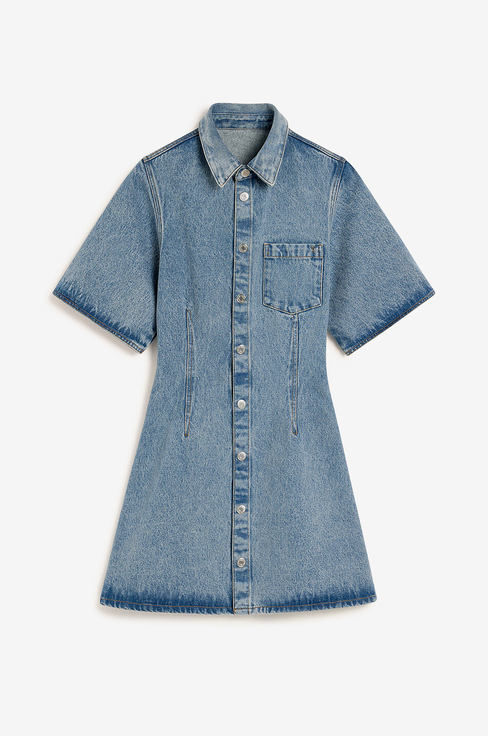 Robe chemise courte cintrée en denim délavé