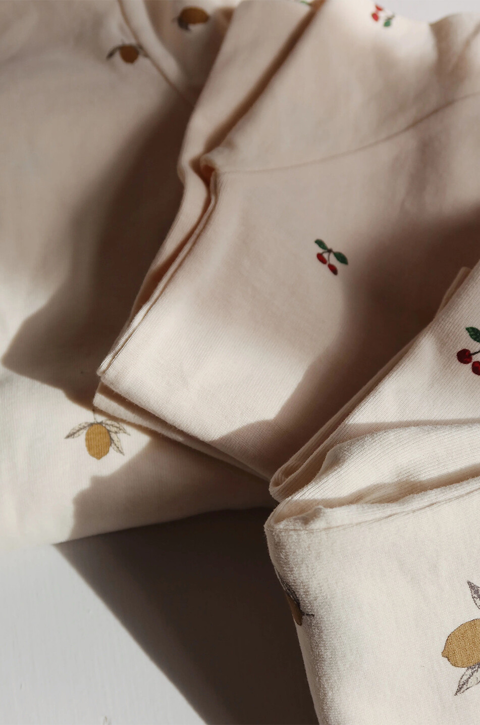 Fruit printed long-sleeved baby body