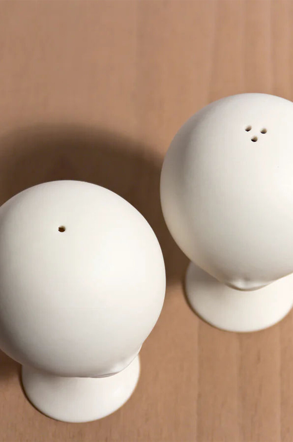 JONATHAN ADLER Salz- und Pfefferstreuer aus Porzellan Mr. + Mrs. Muse Haus WEISS 4