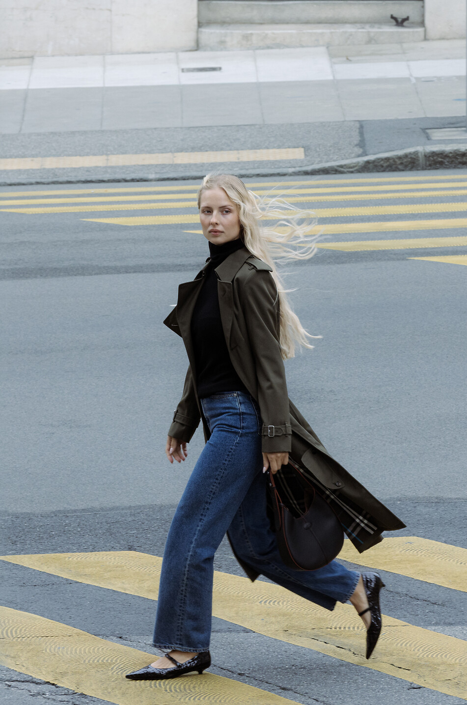 BURBERRY Langer Trenchcoat aus Baumwollmix-Gabardine Damen DUNKLES KHAKI 4