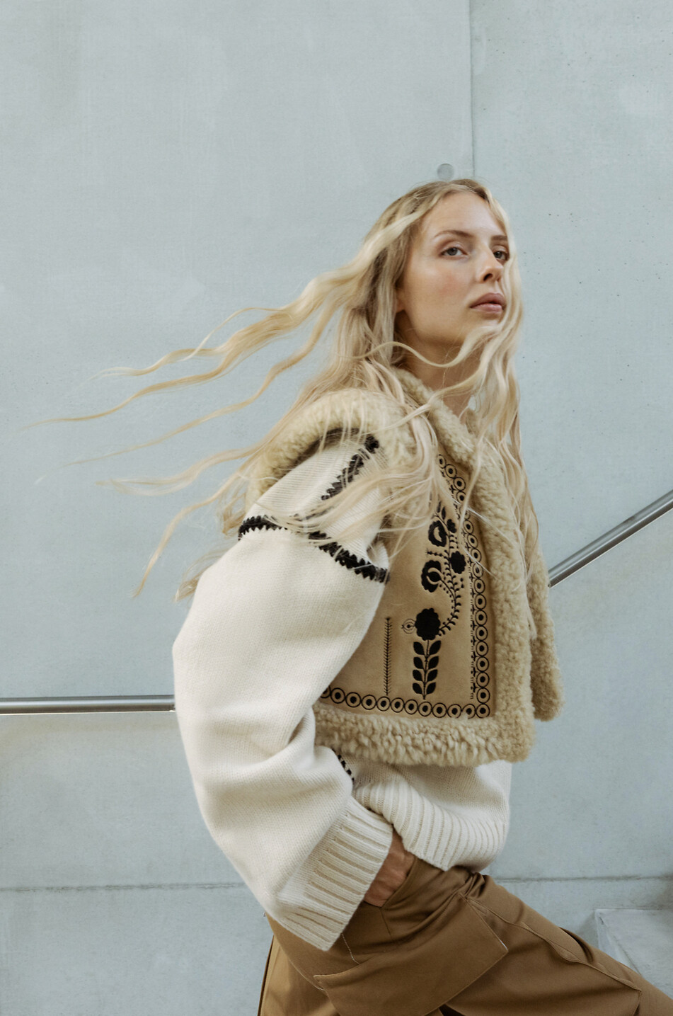 ANTIK BATIK Bestickte Shearling-Weste Dune Damen BEIGE 3