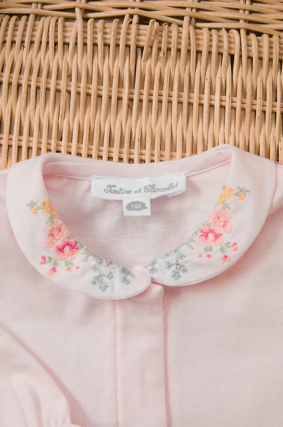 TARTINE ET CHOCOLAT Jersey-Baby-Strampelanzug mit Taschen und Blütenstickereien Baby ROSA 2