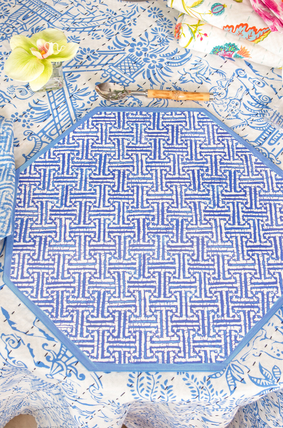 CASPARI Set de table octagonal en laque Fretwork Maison BLEU 2