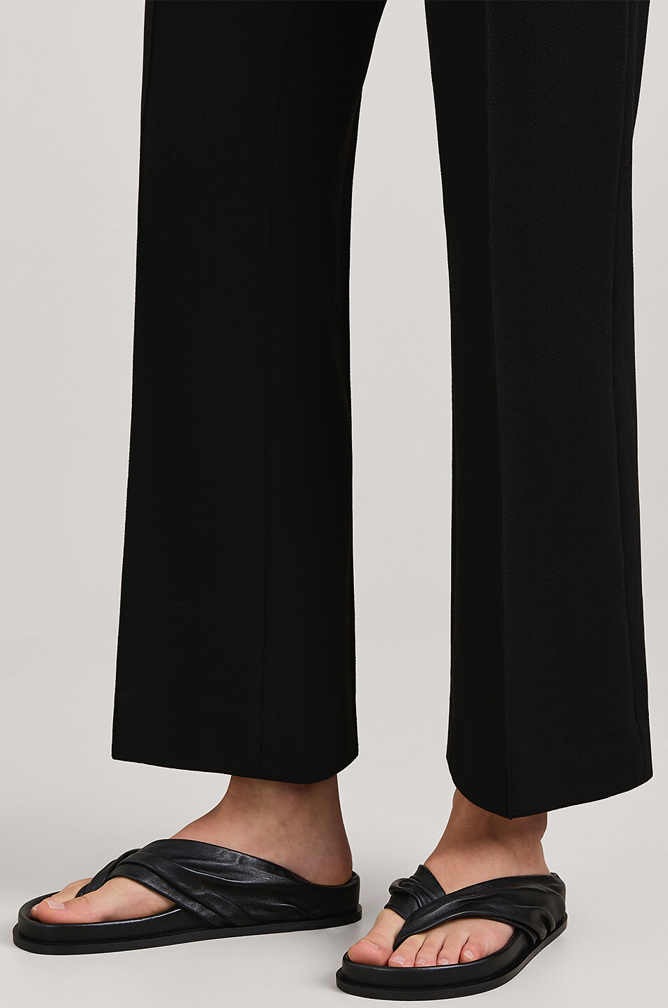 A.EMERY Tongs en cuir The Shaw Femme NOIR 3