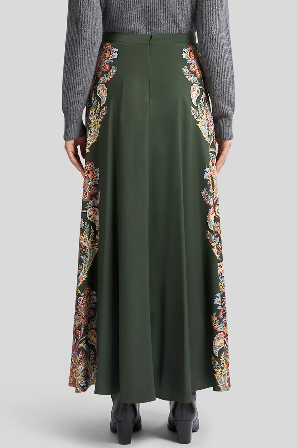Ausgestellter langer Seidenrock mit floralem Paisley-Print