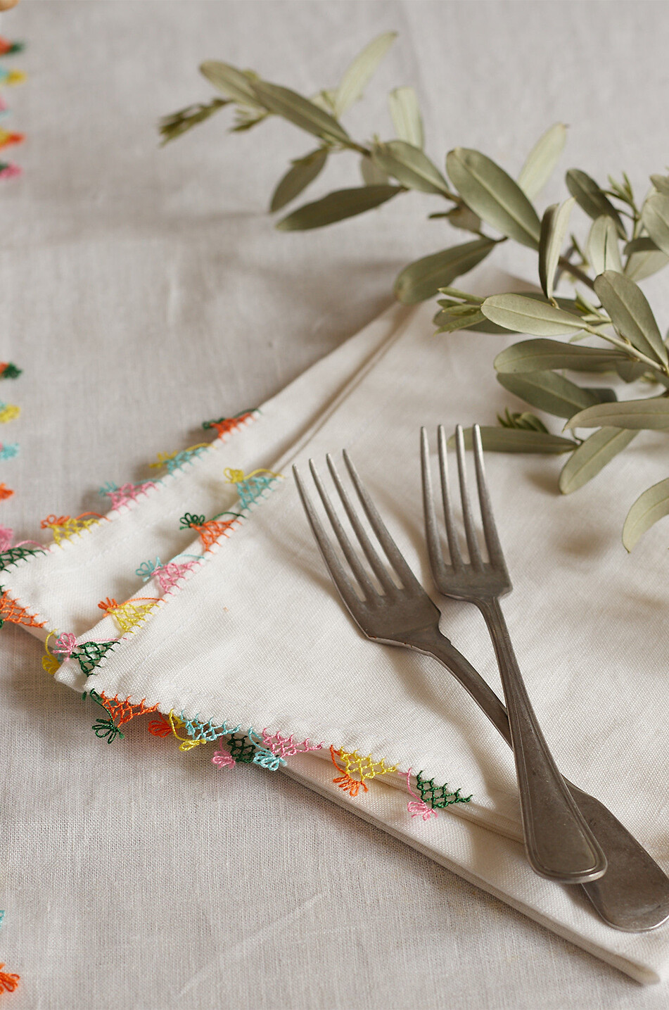 Besticktes Tischset aus Leinen Tuy