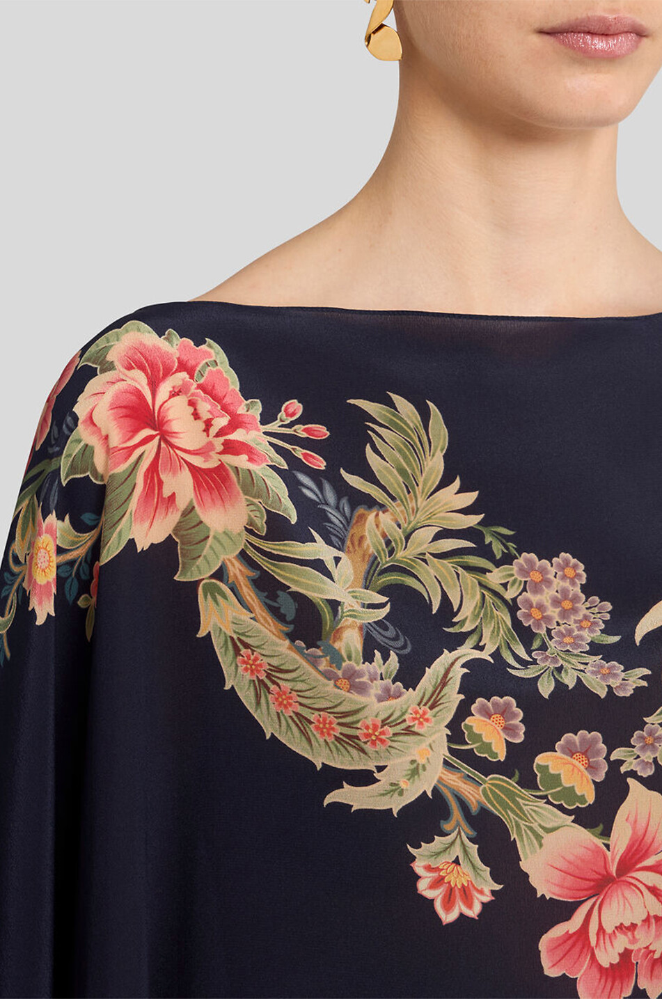 Poncho asymétrique en soie imprimé fleurs