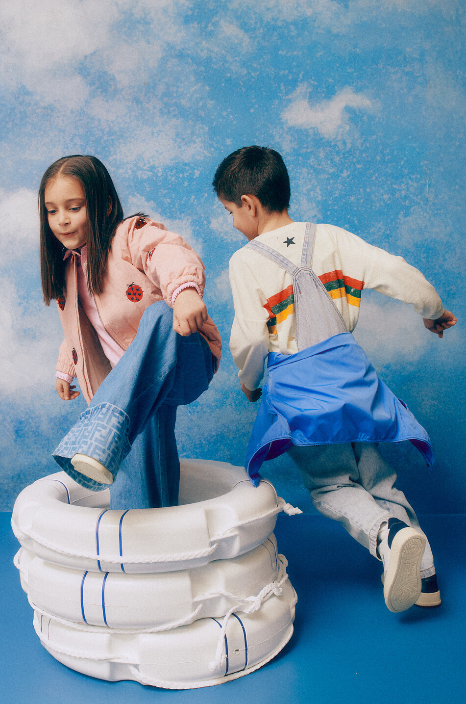 FENDI Weite leichte Mädchen-Jeans mit hoher Taille und FF-Motiv Mädchen BLAU 3