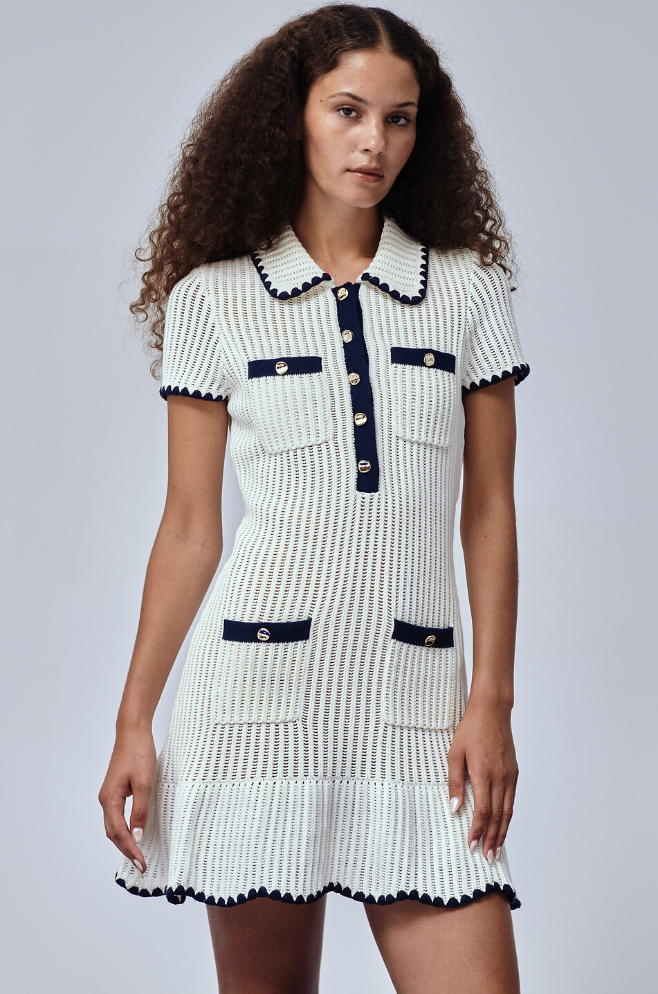 Mini-Häkelkleid mit Hemdkragen