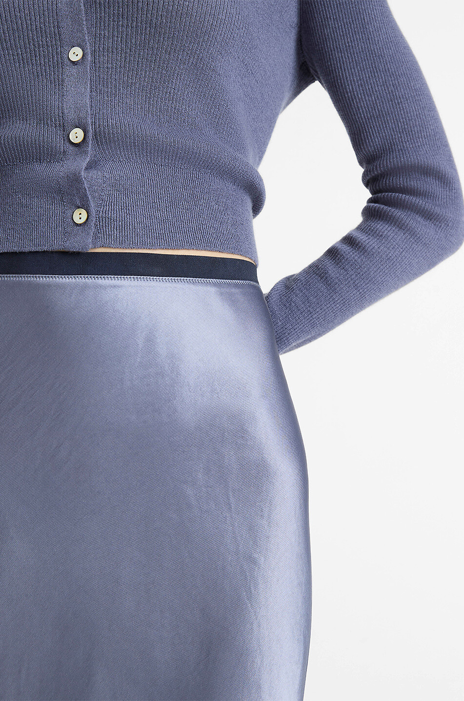 Jupe midi ajustée en satin Bias