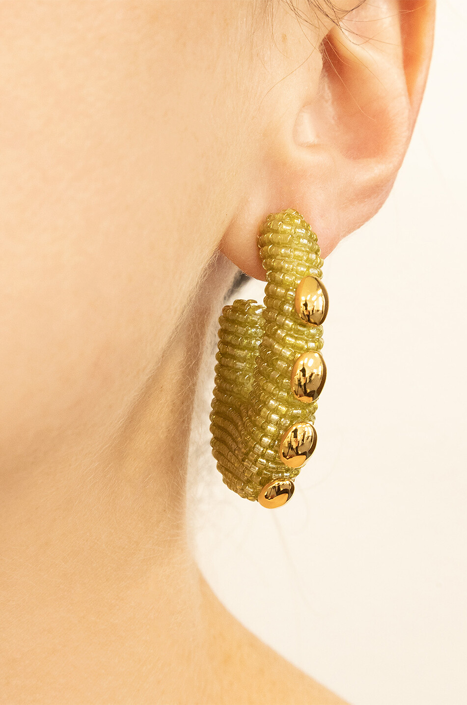 SUSANA VEGA Artis oval glass bead hoop earrings Women LIGHT GREEN 3