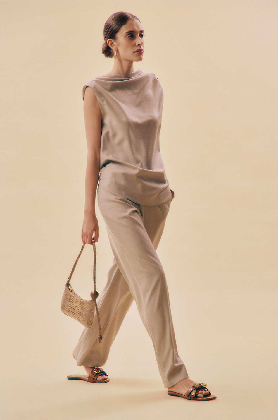 Mules plates en cuir lisse à boucle Mae