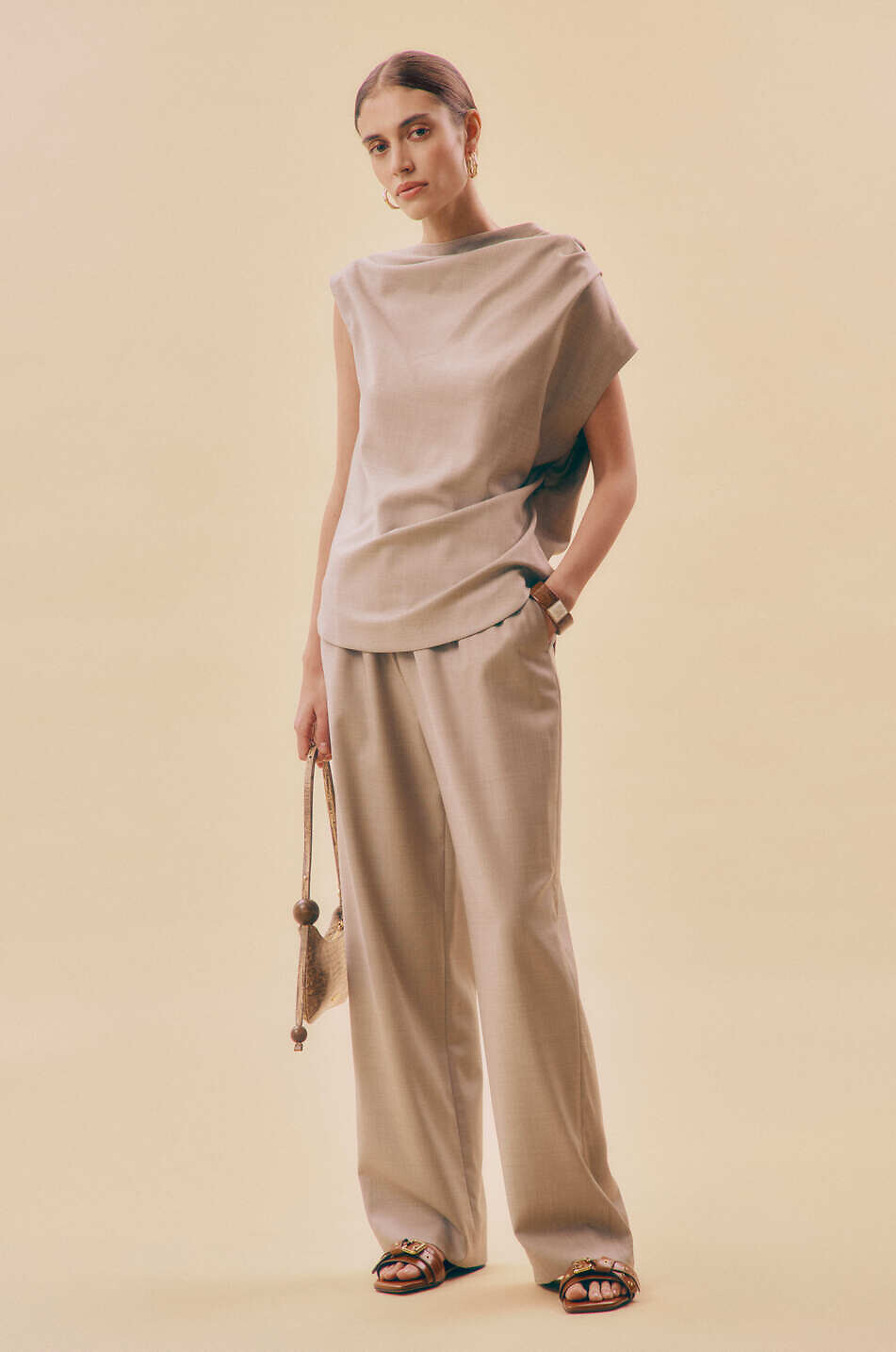 Mules plates en cuir lisse à boucle Mae