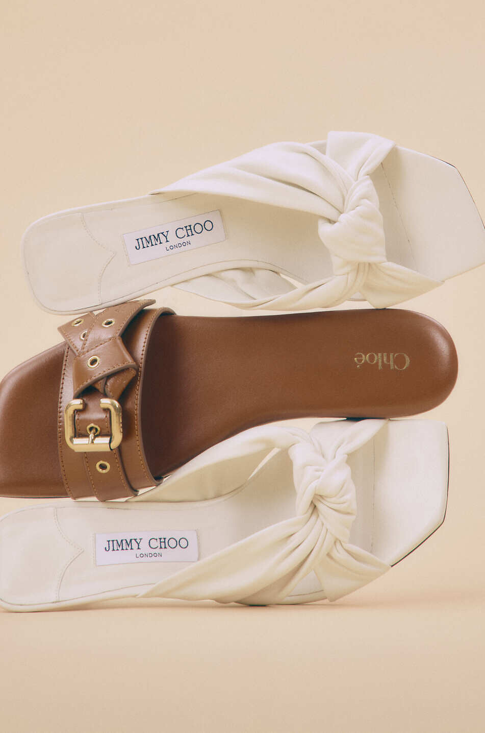 Mules plates en cuir lisse à boucle Mae