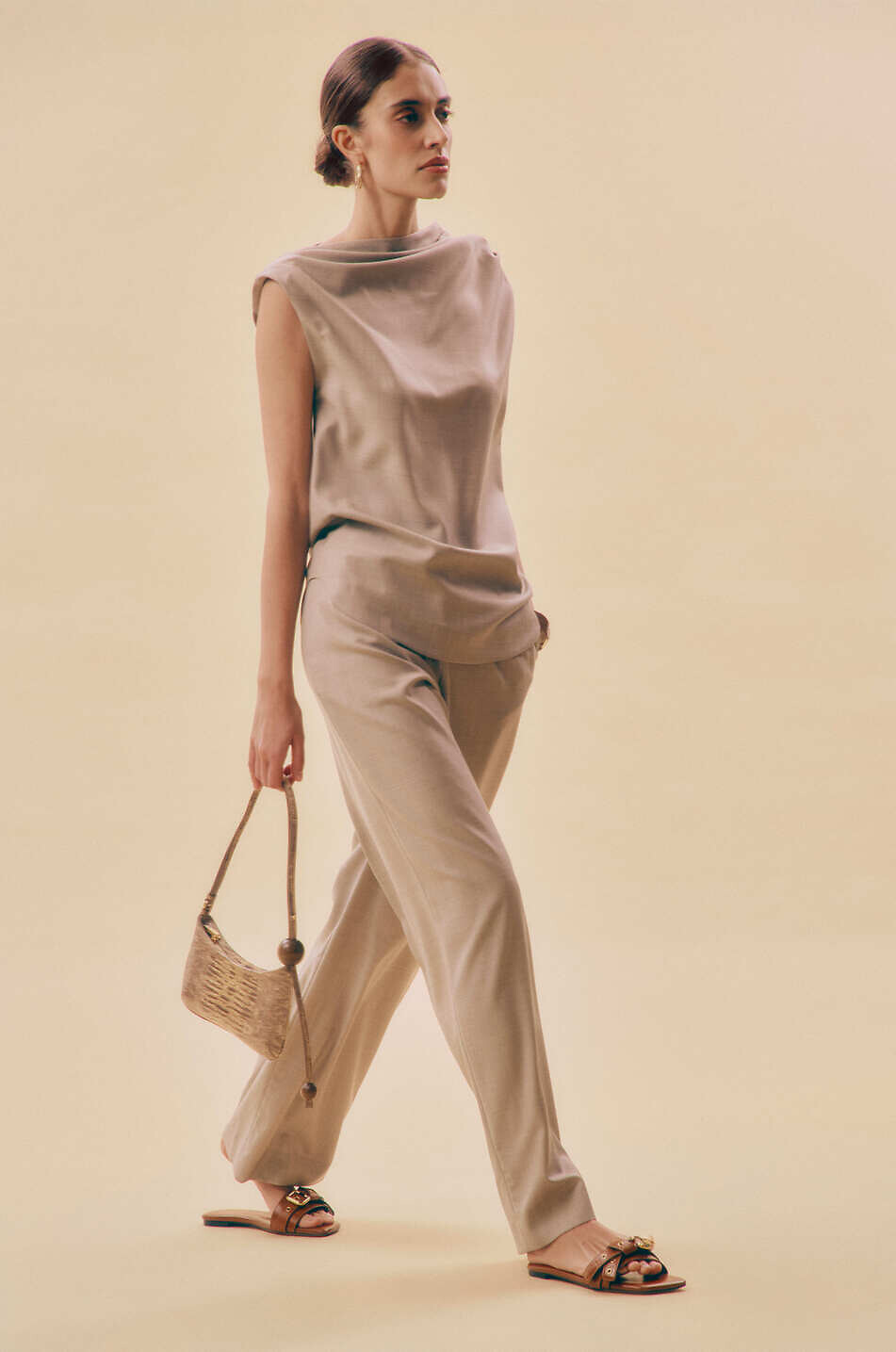 JACQUEMUS Le Bisou Perle lizard effect leather shoulder bag Women BEIGE 4