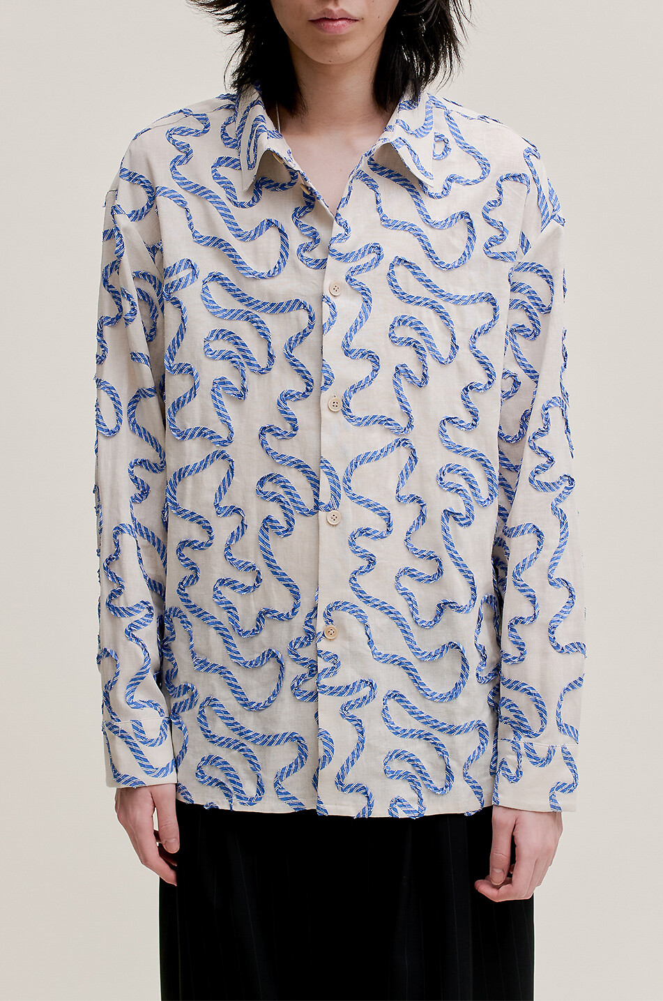 A KIND OF GUISE Pino linen shirt with ribbon appliqué Men WHITE 3