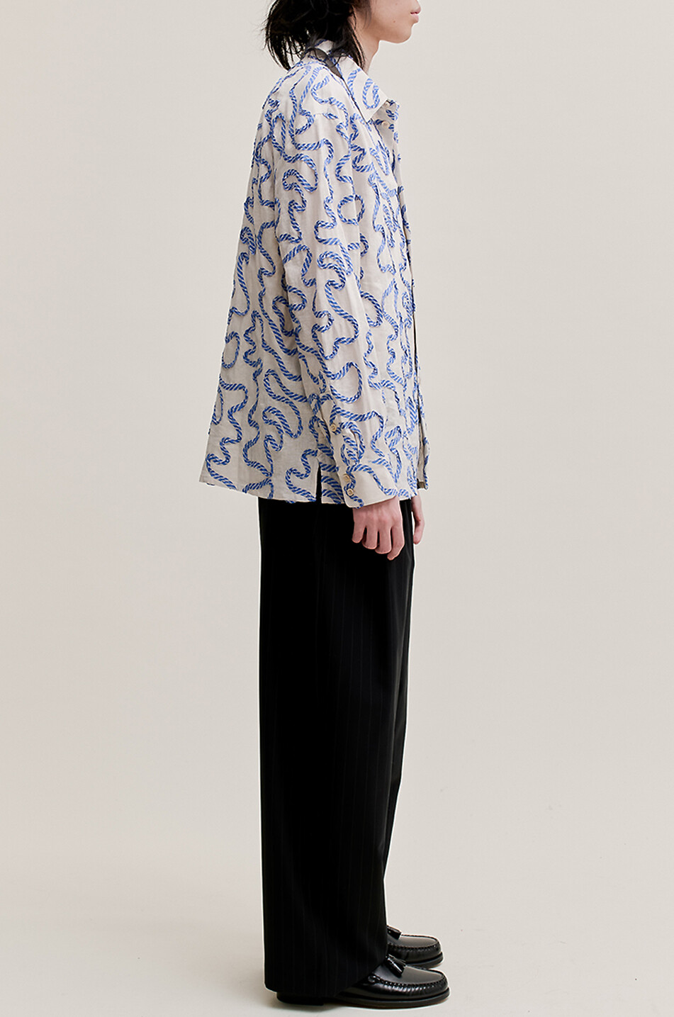 A KIND OF GUISE Pino linen shirt with ribbon appliqué Men WHITE 4